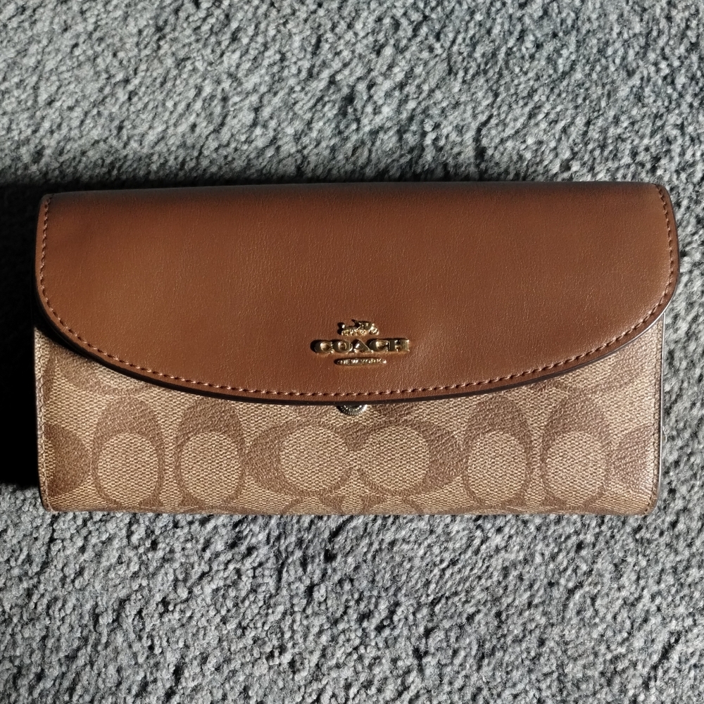 Coach Caramel brown Signature Envelope Wallet Excellent Condition
